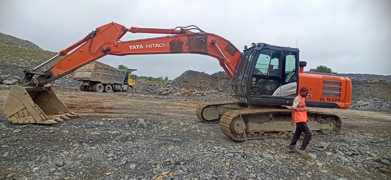 Tata Hitachi Zaxis220LC 