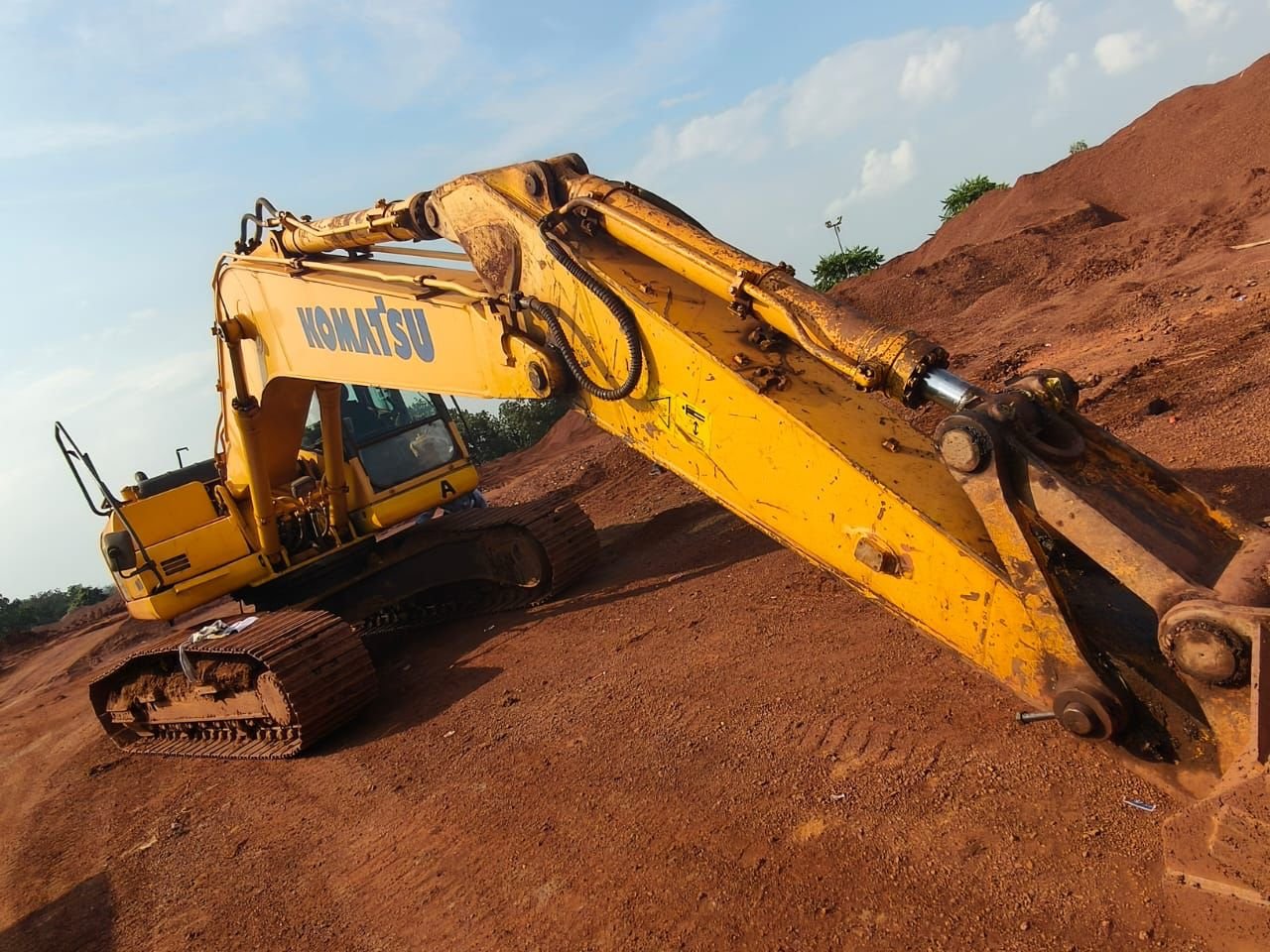 Komatsu PC210